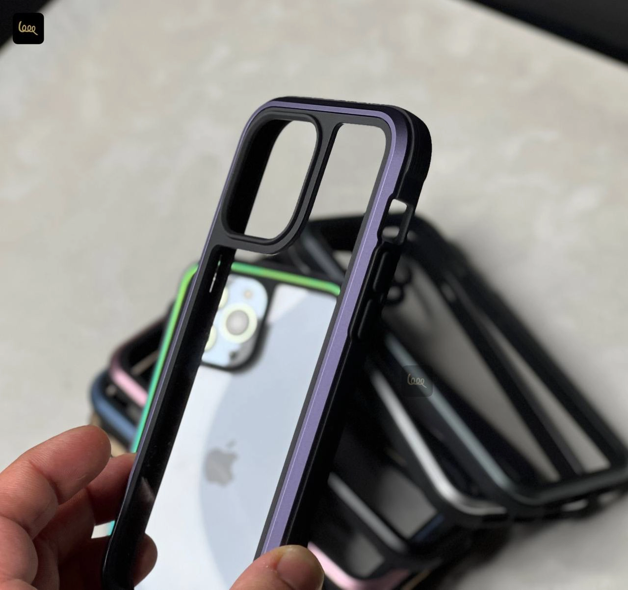 قاب محافظ آیفون K.DOO Ares با بامپر آلومینیومی و پشت شفاف روی آیفون