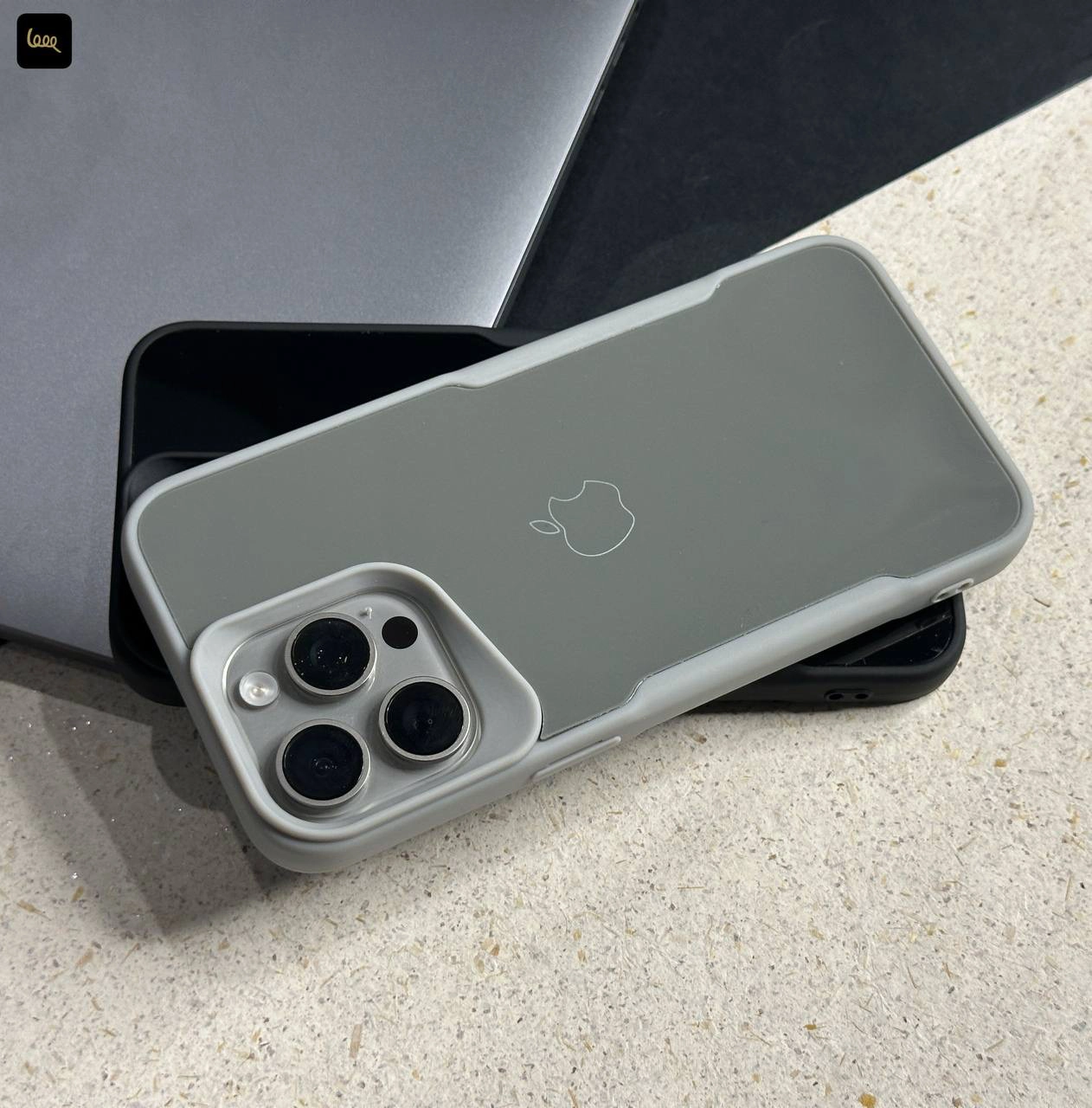 قاب آیفون ونوم گلوسی Venom Glossy با پشت اکریلیک براق و حاشیه TPU منعطف در رنگ مشکی و نچرال تیتانیوم