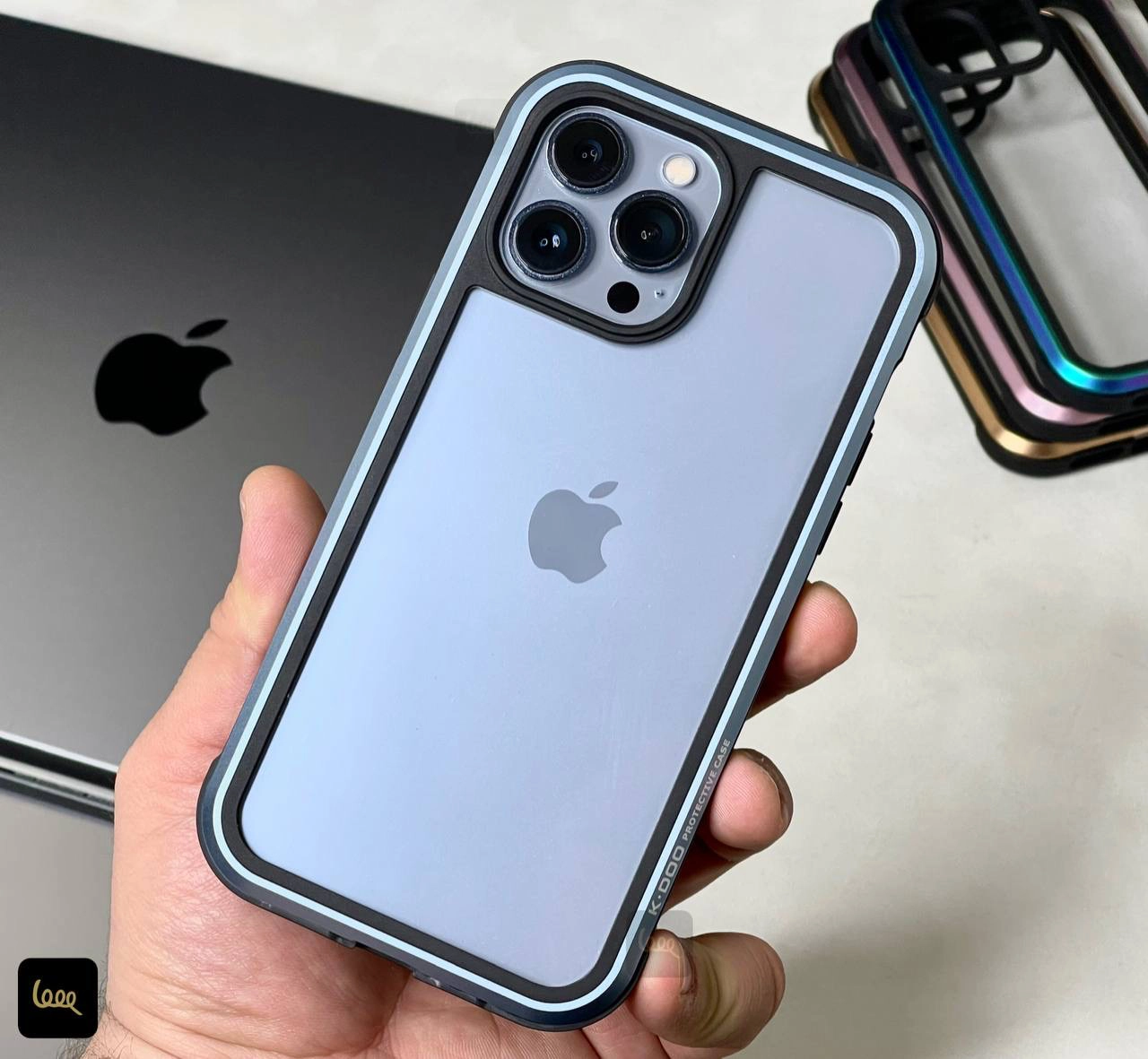 قاب محافظ آیفون K.DOO Ares با بامپر آلومینیومی و پشت شفاف روی آیفون