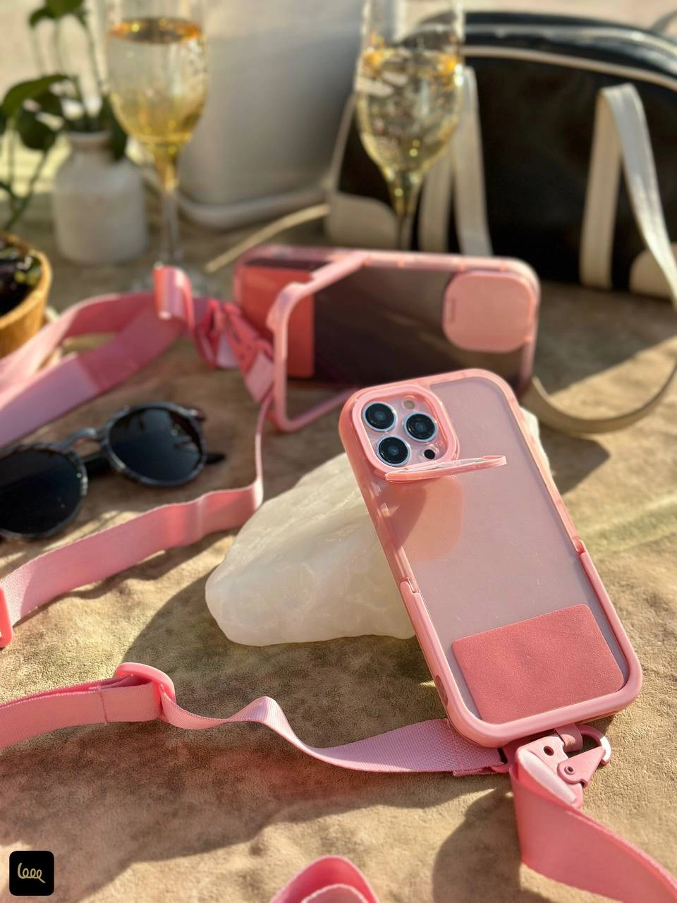 قاب آیفون لندیارد لاو Loveable Pinky Lanyard بنددار صورتی با بند گردنی بلند و استند تاشو دوربین و محافظ لنزدار