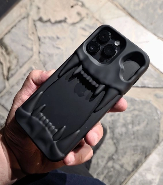 قاب گوشی دندان ببری (Tiger Tooth Case)