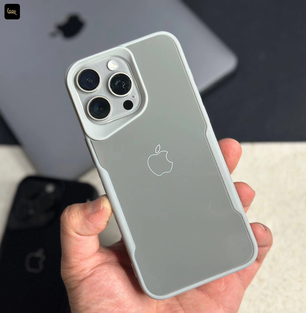 قاب آیفون ونوم گلوسی Venom Glossy با پشت اکریلیک براق و حاشیه TPU منعطف در رنگ مشکی و نچرال تیتانیوم