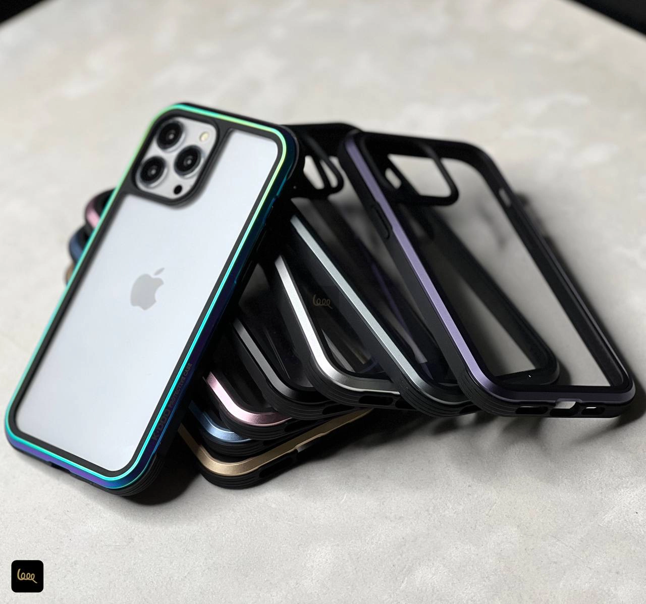 قاب محافظ آیفون K.DOO Ares با بامپر آلومینیومی و پشت شفاف روی آیفون