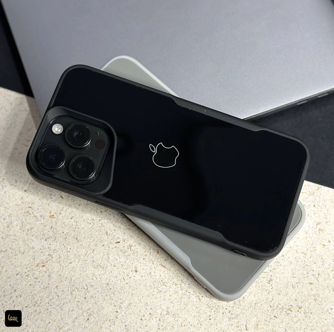 قاب آیفون ونوم گلوسی Venom Glossy با پشت اکریلیک براق و حاشیه TPU منعطف در رنگ مشکی و نچرال تیتانیوم