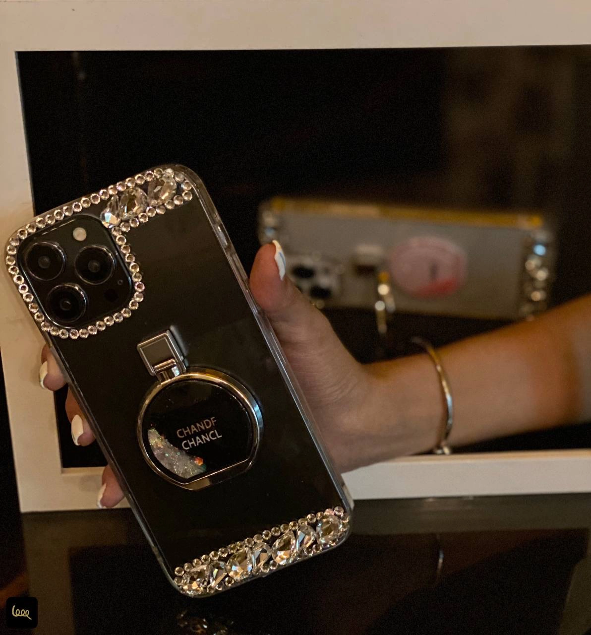 قاب گوشی آکواریومی طرح ادکلن شنل با نگین های براق مناسب آیفون