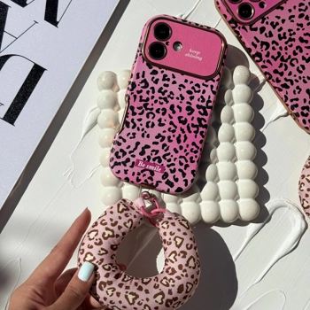 قاب گوشی کلاسیک پلنگی به همراه آویز ( Classic Leo Pink + Pendant)