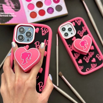 قاب آیفون Barbie Love Case سیلیکونی صورتی با زمینه مشکی و پاپ‌آپ قلبی باربی روی بدنه گوشی