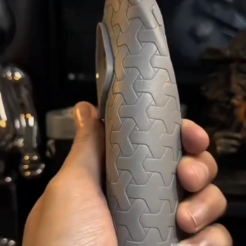 قاب آیفون خاکستری Honeycomb با طرح زنبوری برجسته روی بدنه TPU نرم