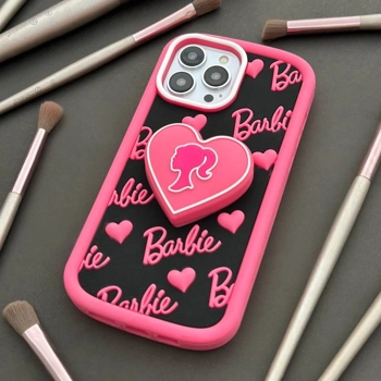 قاب آیفون Barbie Love Case سیلیکونی صورتی با زمینه مشکی و پاپ‌آپ قلبی باربی روی بدنه گوشی