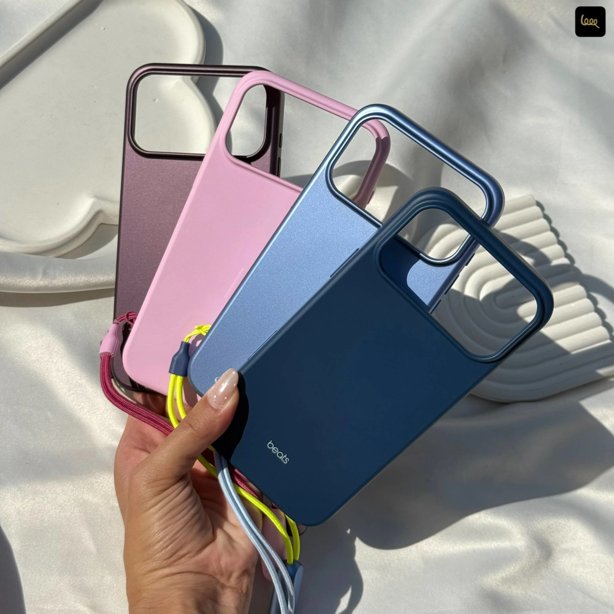 قاب گوشی بیتس استند همراه با بند (Beats Kickstand)