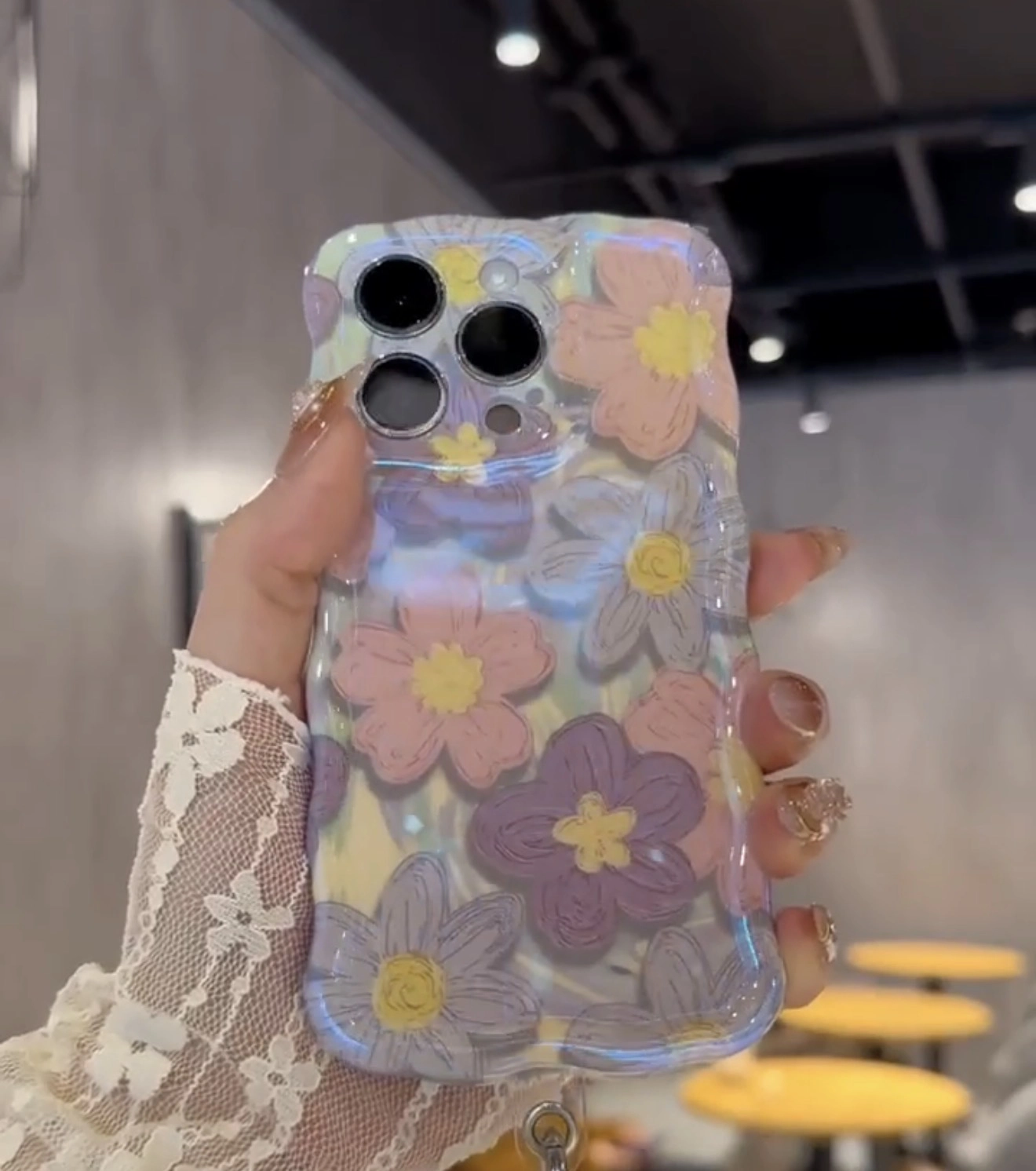 قاب آیفون Pastel Flower Case با گل‌های پاستلی برجسته و آویز مرواریدی سنگی