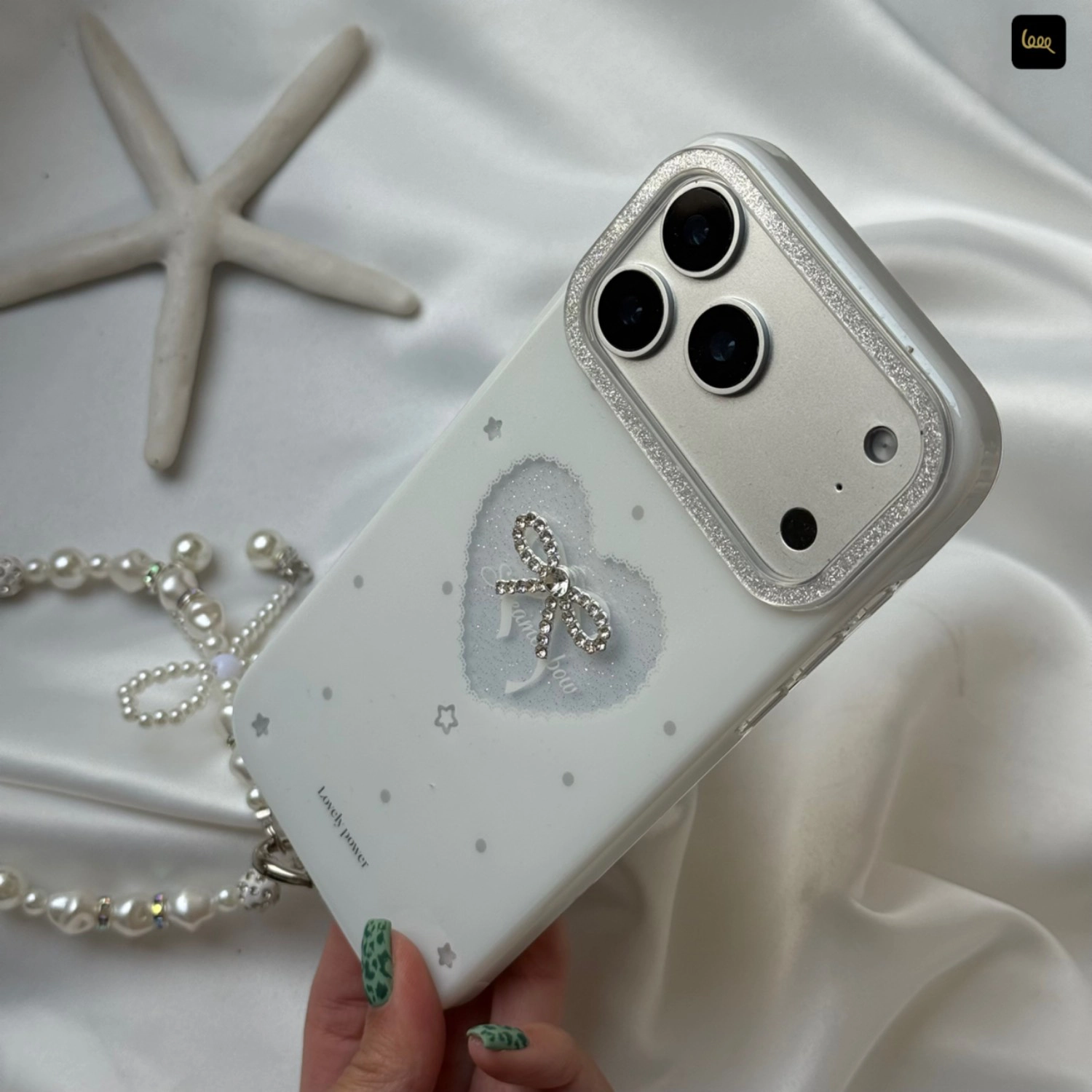قاب گوشی پاپیون قلب سفید همراه با آویز (Bowtie Whity Love) قاب گوشی پاپیون قلب سفید همراه با آویز (Bowtie Whity Love)