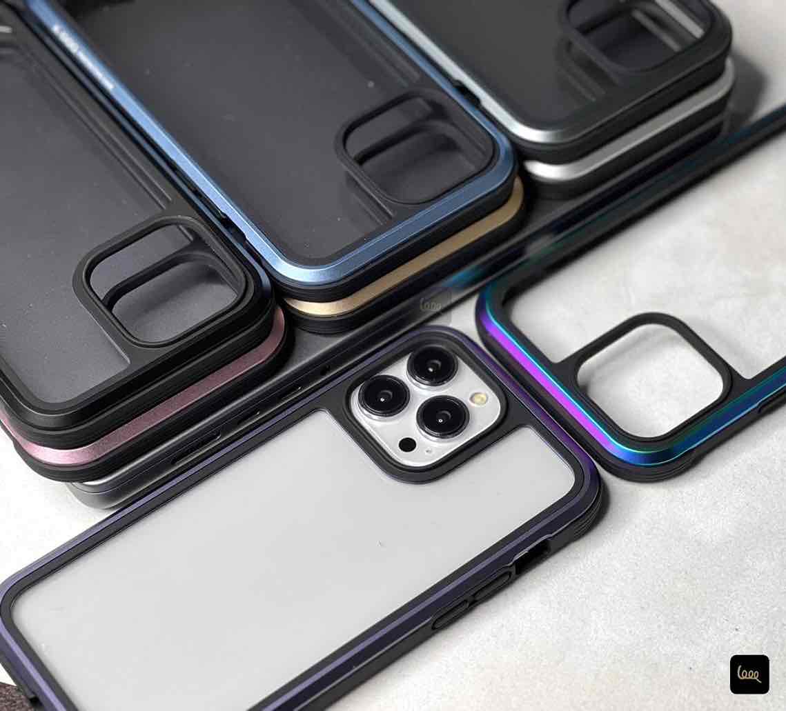 قاب محافظ آیفون K.DOO Ares با بامپر آلومینیومی و پشت شفاف روی آیفون قاب محافظ آیفون K.DOO Ares با بامپر آلومینیومی و پشت شفاف روی آیفون