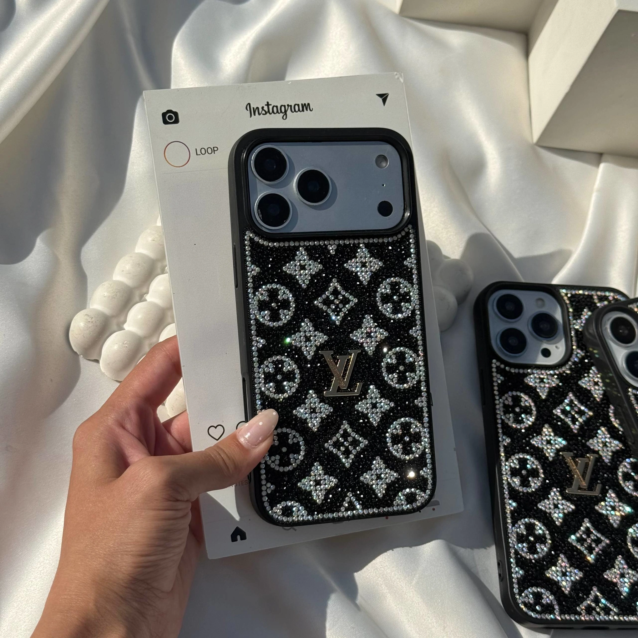 قاب ال وی نگین دار مشکی (Lv Diamond Black) قاب ال وی نگین دار مشکی (Lv Diamond Black)