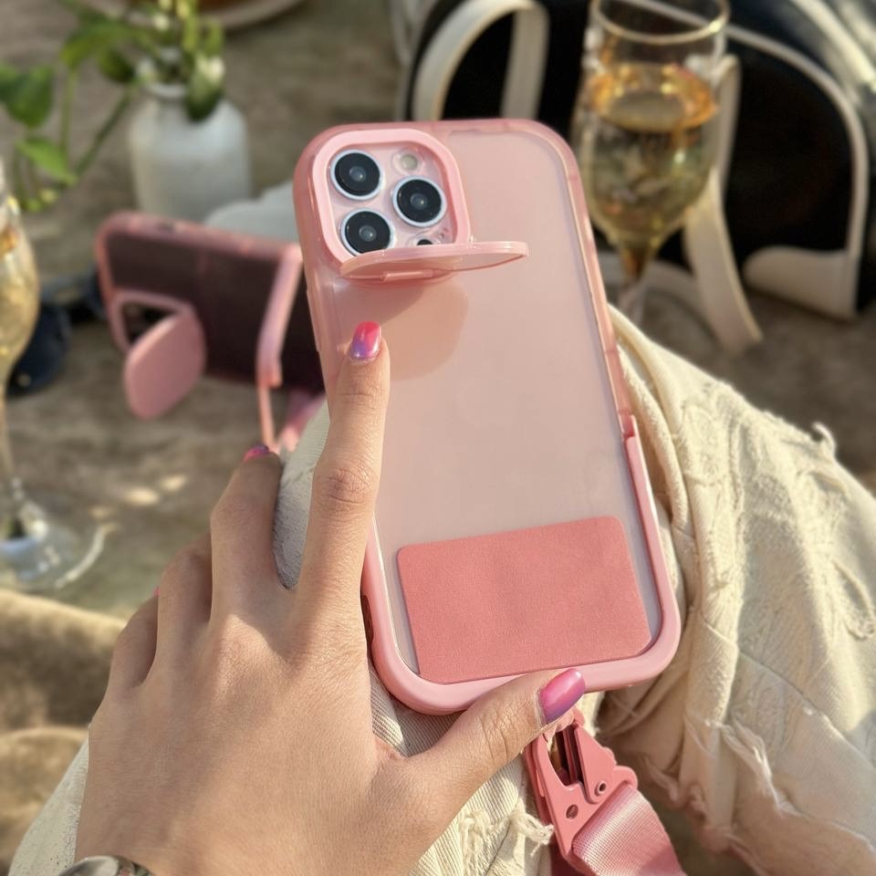 قاب آیفون لندیارد لاو Loveable Pinky Lanyard بنددار صورتی با بند گردنی بلند و استند تاشو دوربین و محافظ لنزدار قاب آیفون لندیارد لاو Loveable Pinky Lanyard بنددار صورتی با بند گردنی بلند و استند تاشو دوربین و محافظ لنزدار