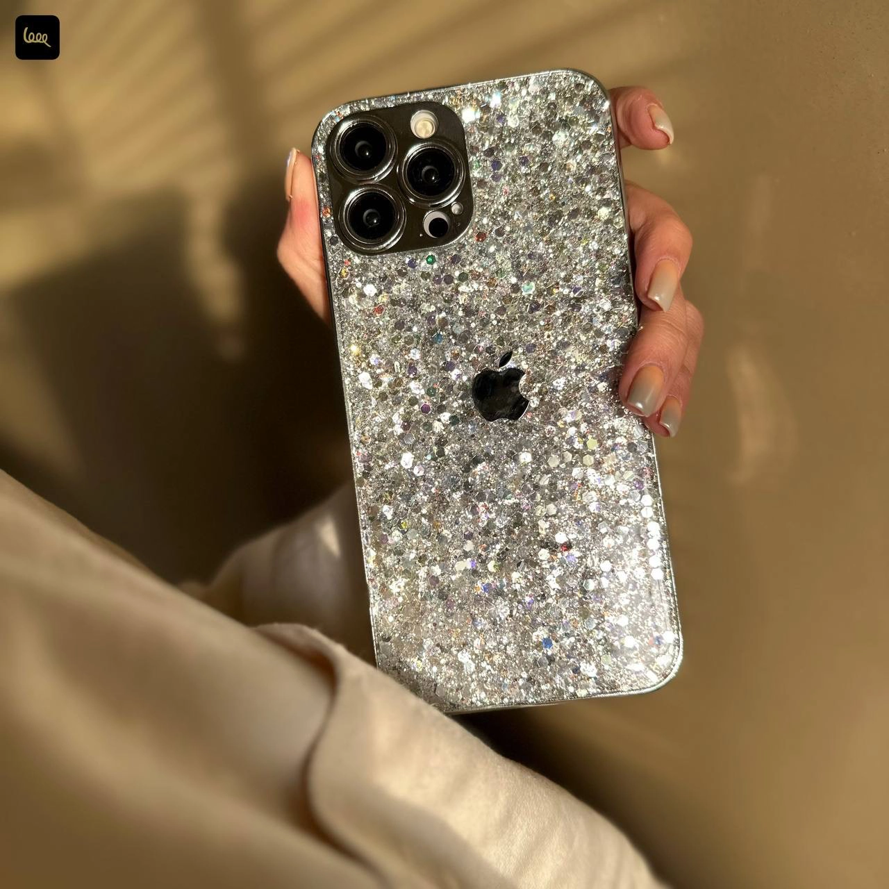 قاب آیفون اکلیلی نقرهای مدل Glitter Chrome با سطح کروم براق قاب آیفون اکلیلی نقرهای مدل Glitter Chrome با سطح کروم براق